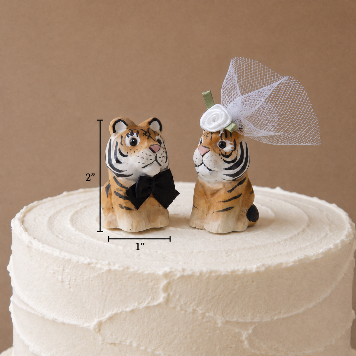 Tiger hand-carved wooden cake topper by Selsela, with size measurements