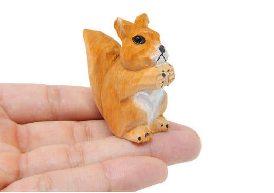 Squirrel Figurine Garden Statue Home Decoration Miniature Wood Forest Critter Art Mini Carved Small Animal