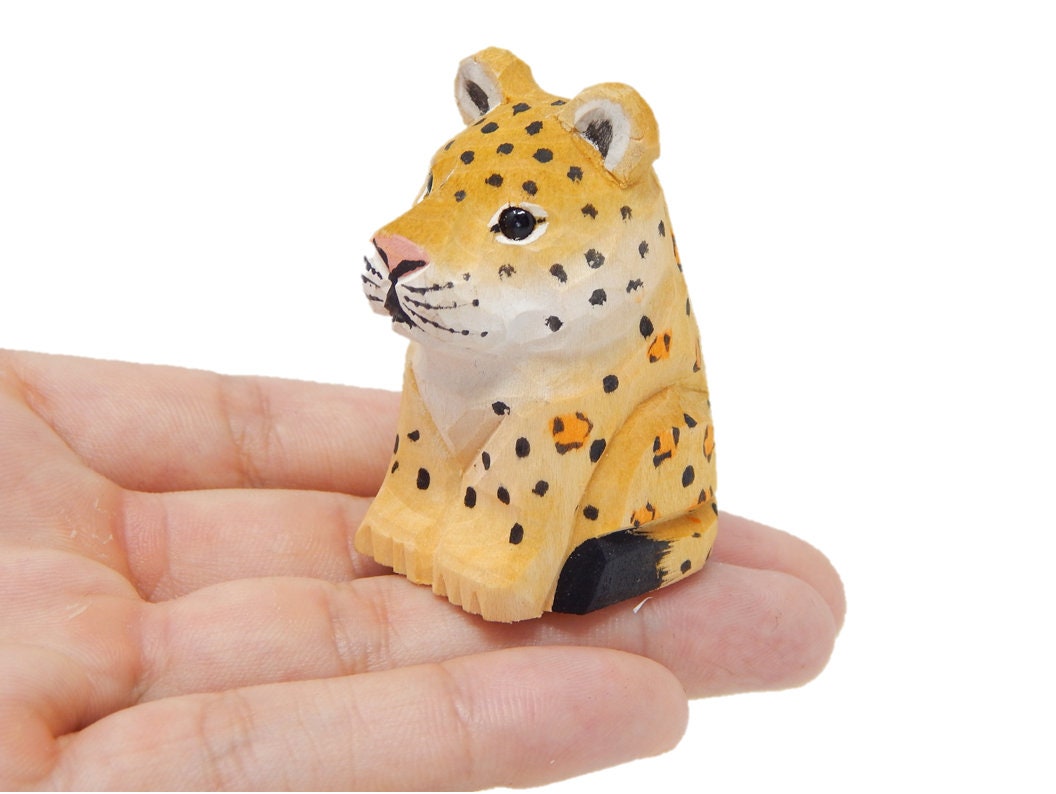 Hand-Carved Wooden Leopard Ornament: Miniature Decorative Collectible Figurine