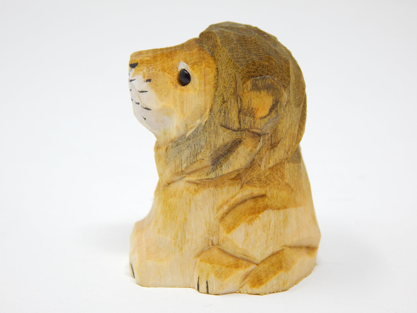 Hand-Carved Wooden Ornament Lion Figurine: Miniature Big Cat Sculpture Wildlife Home Décor
