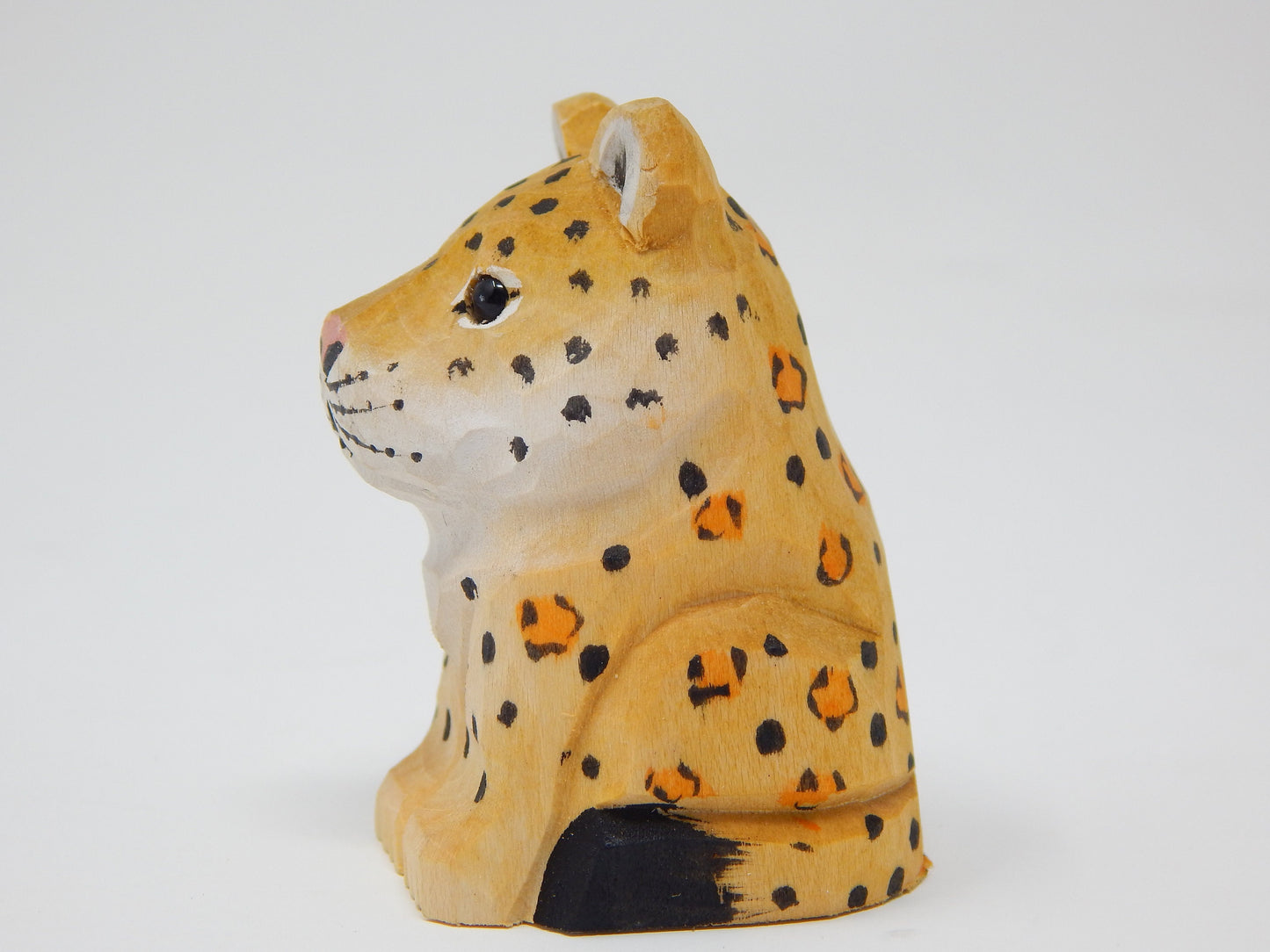 Hand-Carved Wooden Leopard Ornament: Miniature Decorative Collectible Figurine