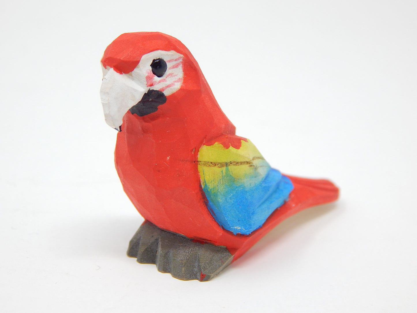 Scarlet Macaw Figurine Decoration Red Parrot Colorful Tropical Pet Miniature Wooden Bird Art Statue Craft Carved Small Animal Collectible