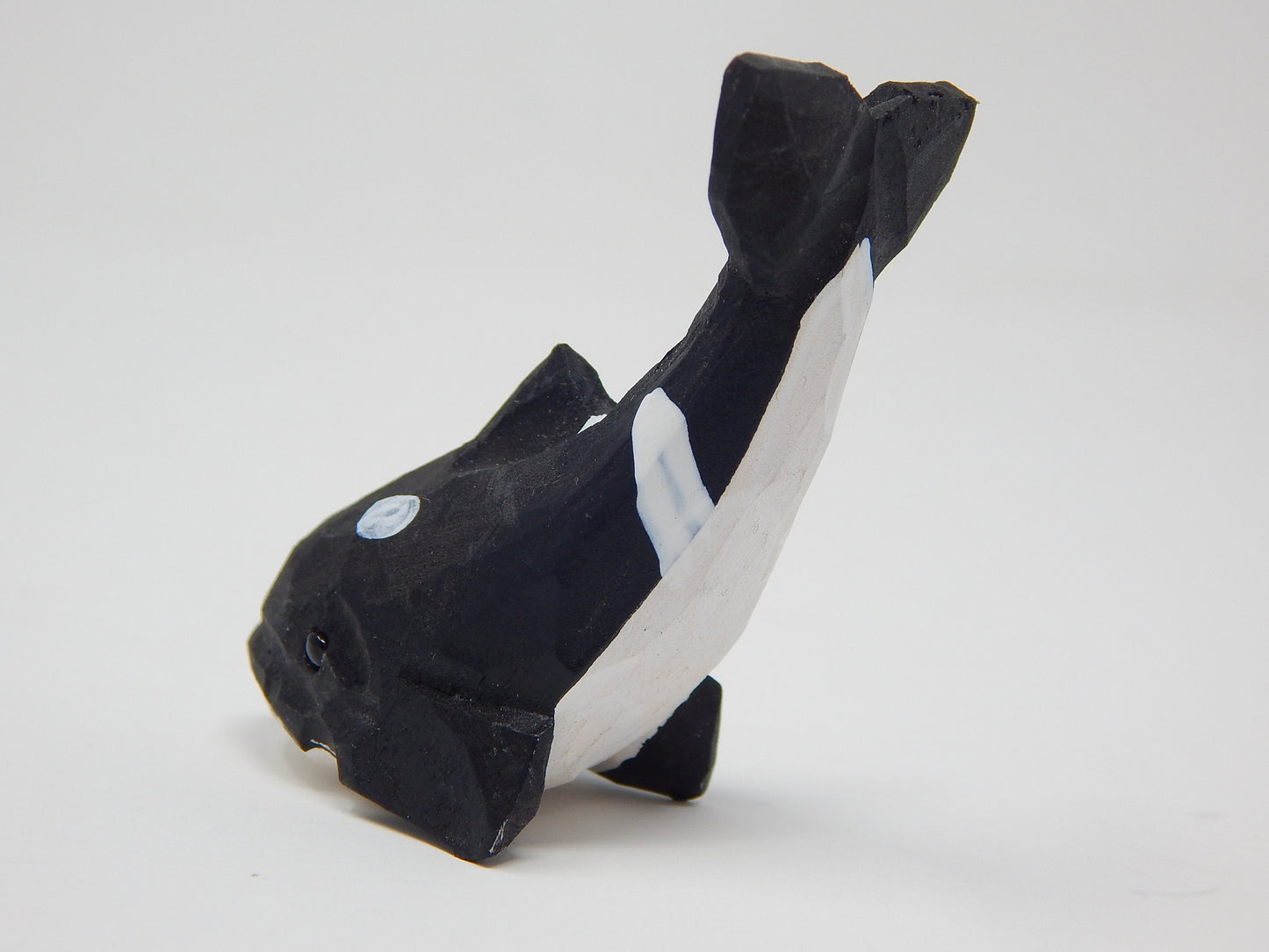 Orca Killer Whale Figurine Decoration Black Fish Statue Shamu Miniature Wooden Art Wall Carved Small Animal