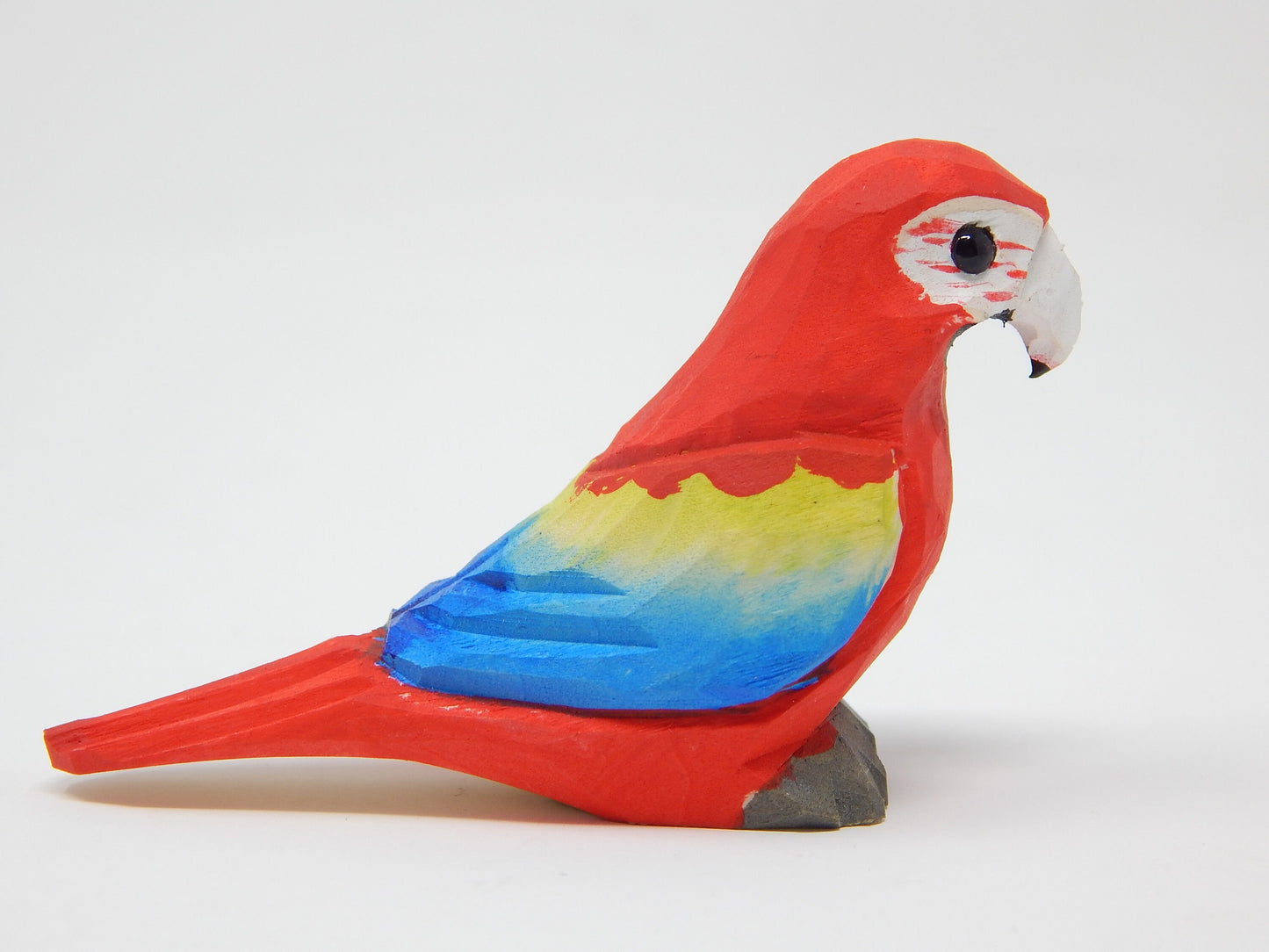Handmade Ornament Scarlet Macaw Wooden Parrot Figurine: Miniature Tropical Bird Décor