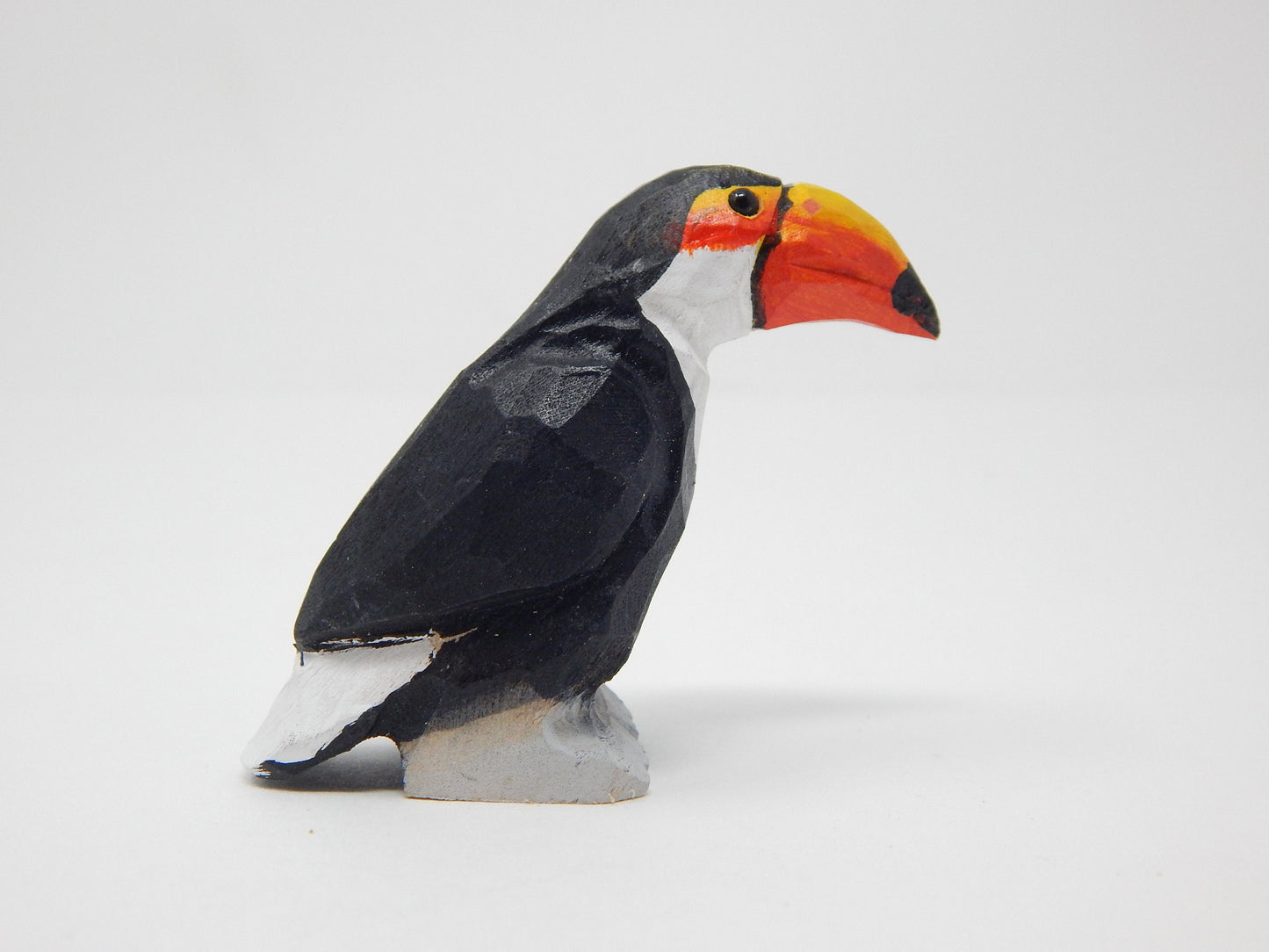 Toucan Bird Figurine Statue Tropical Yellow Beak Decor Miniature Sculpture Art Wood Carving