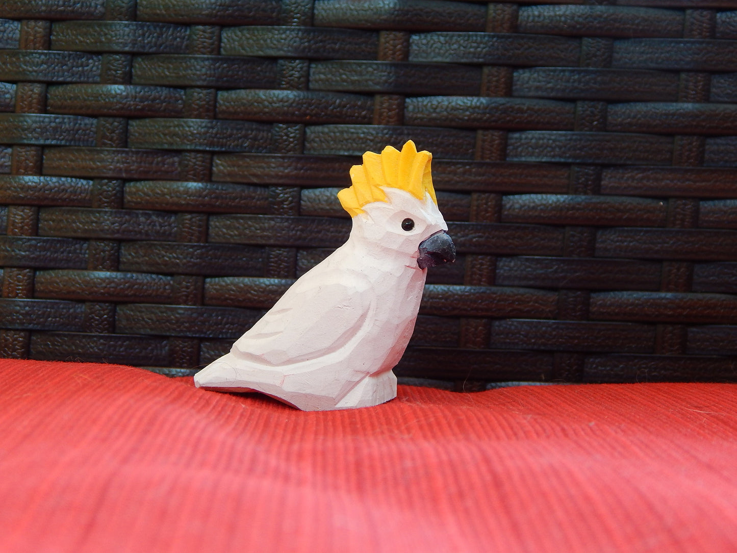 Cockatoo Figurine Decoration Parrot Tropical Pet Miniature Wooden Bird Art Statue Craft Carved Small Animal Collectible