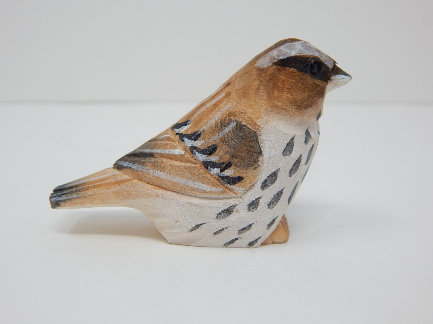 Sparrow Brown Bird Wood Figurine Statue Sculpture Ornament Decor Miniature Art Carve Small Animal