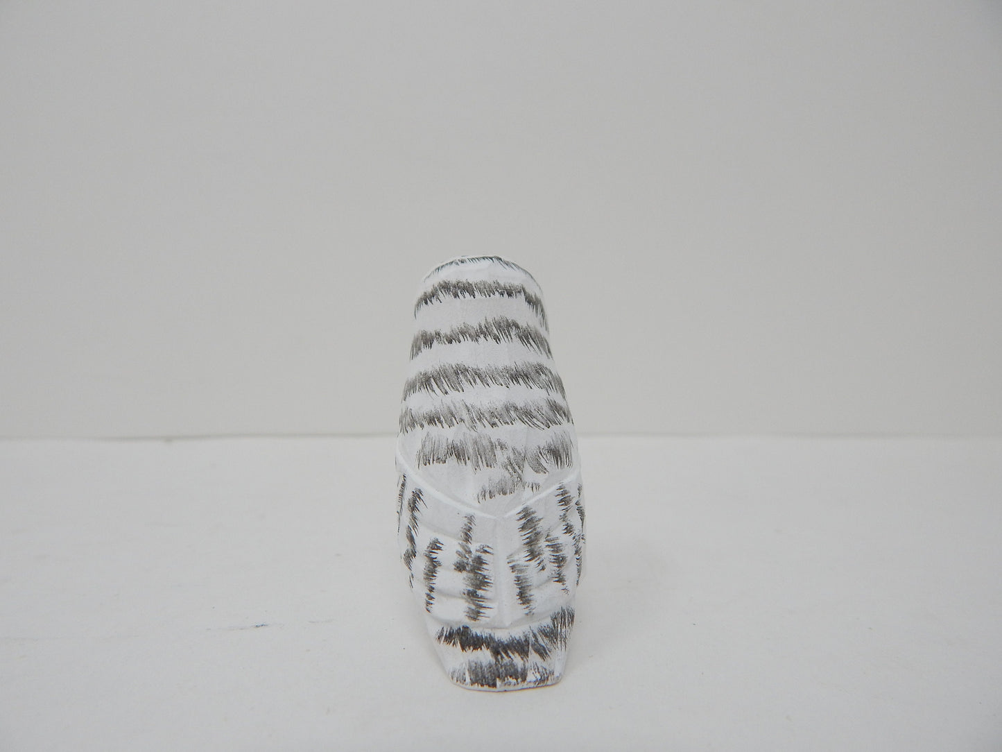 Snowy White Owl Wood Figurine Fake Decoy Miniature Great Spotted Bird Carved Small Animals Collectible Garden Statue