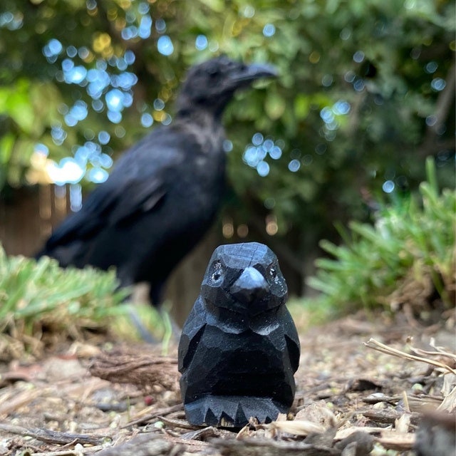 Raven Black Bird Crow Figurine Statue Sculpture Art Miniature Wood Carving Decor Small Animal