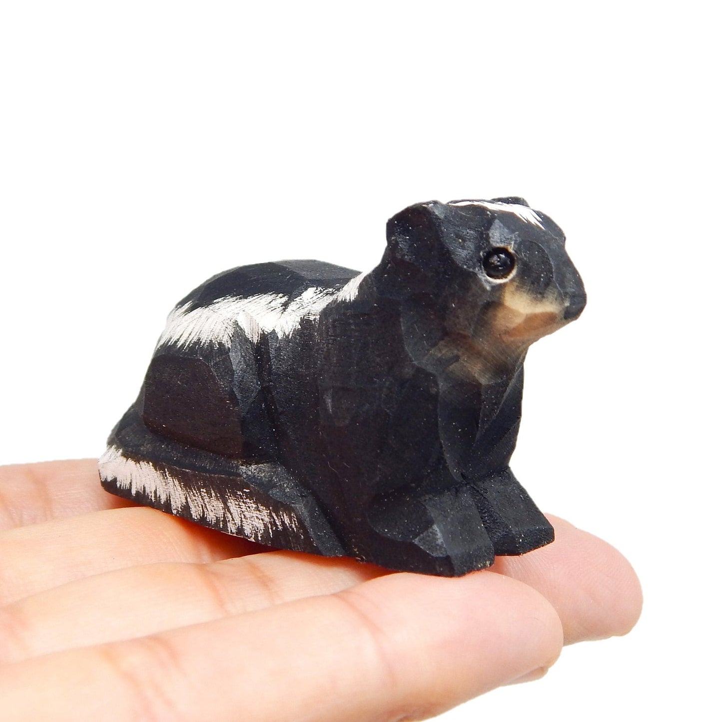 Skunk Figurine Statue Garden Decoration Miniature Wood Forest Art Carved Small Animal