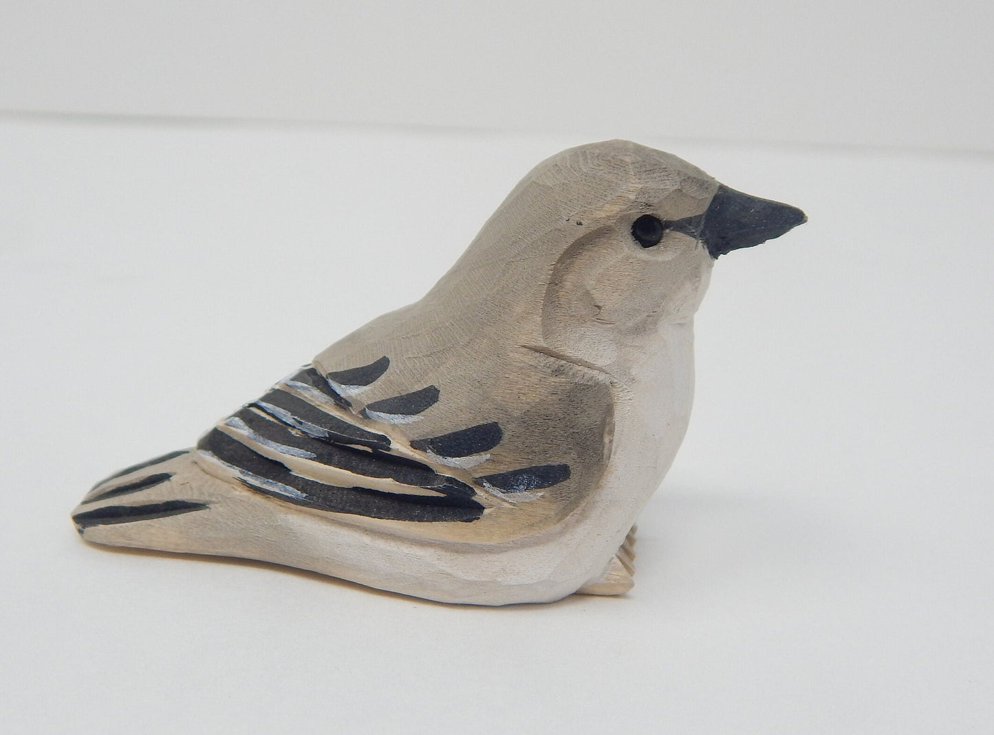 Mockingbird Bird Figurine Statue Gray Sculpture Art Miniature Wood Carving Decor Small Animal