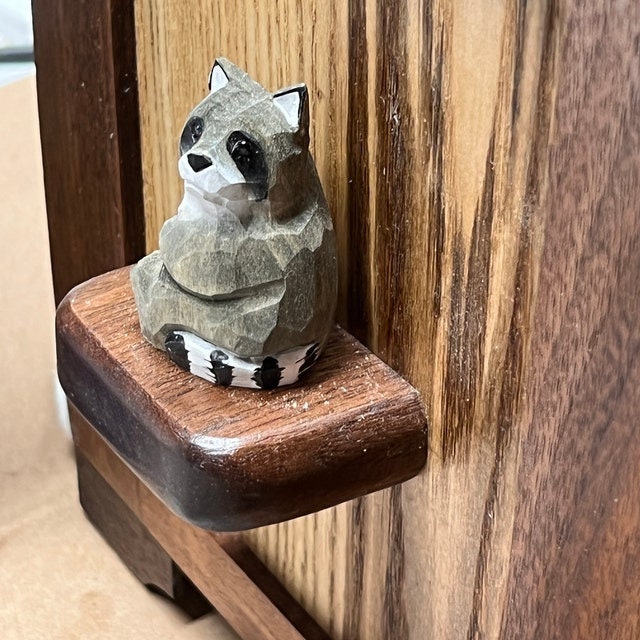 Raccoon Miniature Wooden American Critter Statue Art Garden Mini Carved Ornament Figurine Small Animals