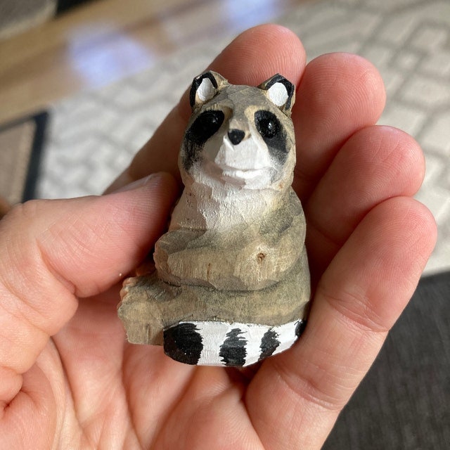 Raccoon Miniature Wooden American Critter Statue Art Garden Mini Carved Ornament Figurine Small Animals