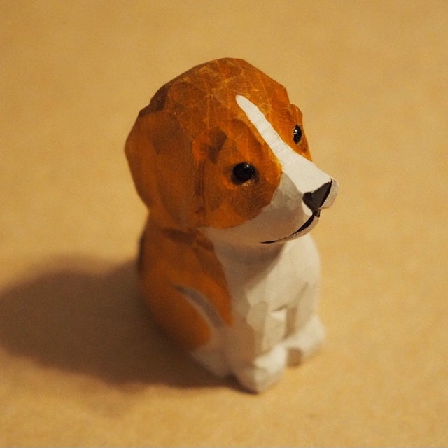 Hand-Carved Beagle Puppy Ornament: Miniature Wooden Dog Collectible Figurine