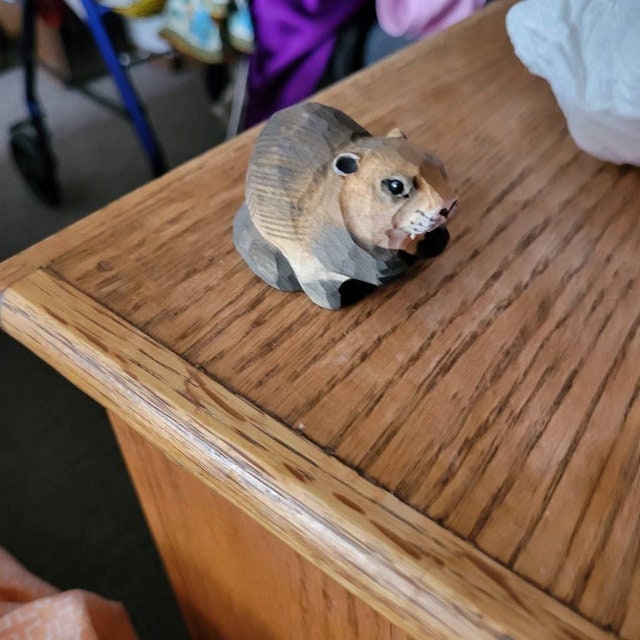 Hand-Carved Wooden Beaver Ornament – Rustic Mini Animal Decor