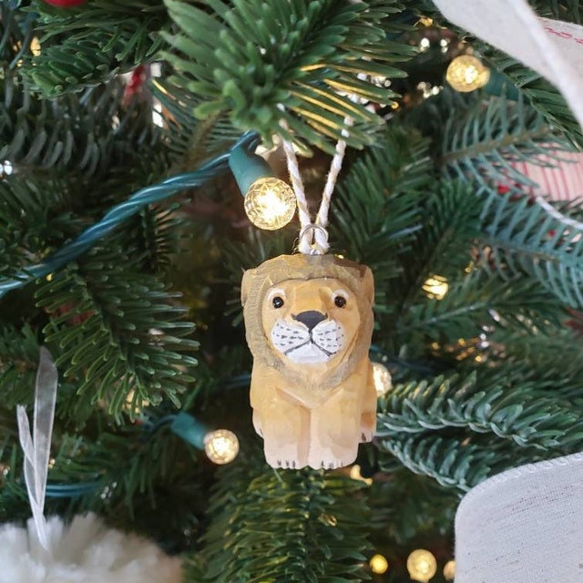 Hand-Carved Wooden Ornament Lion Figurine: Miniature Big Cat Sculpture Wildlife Home Décor