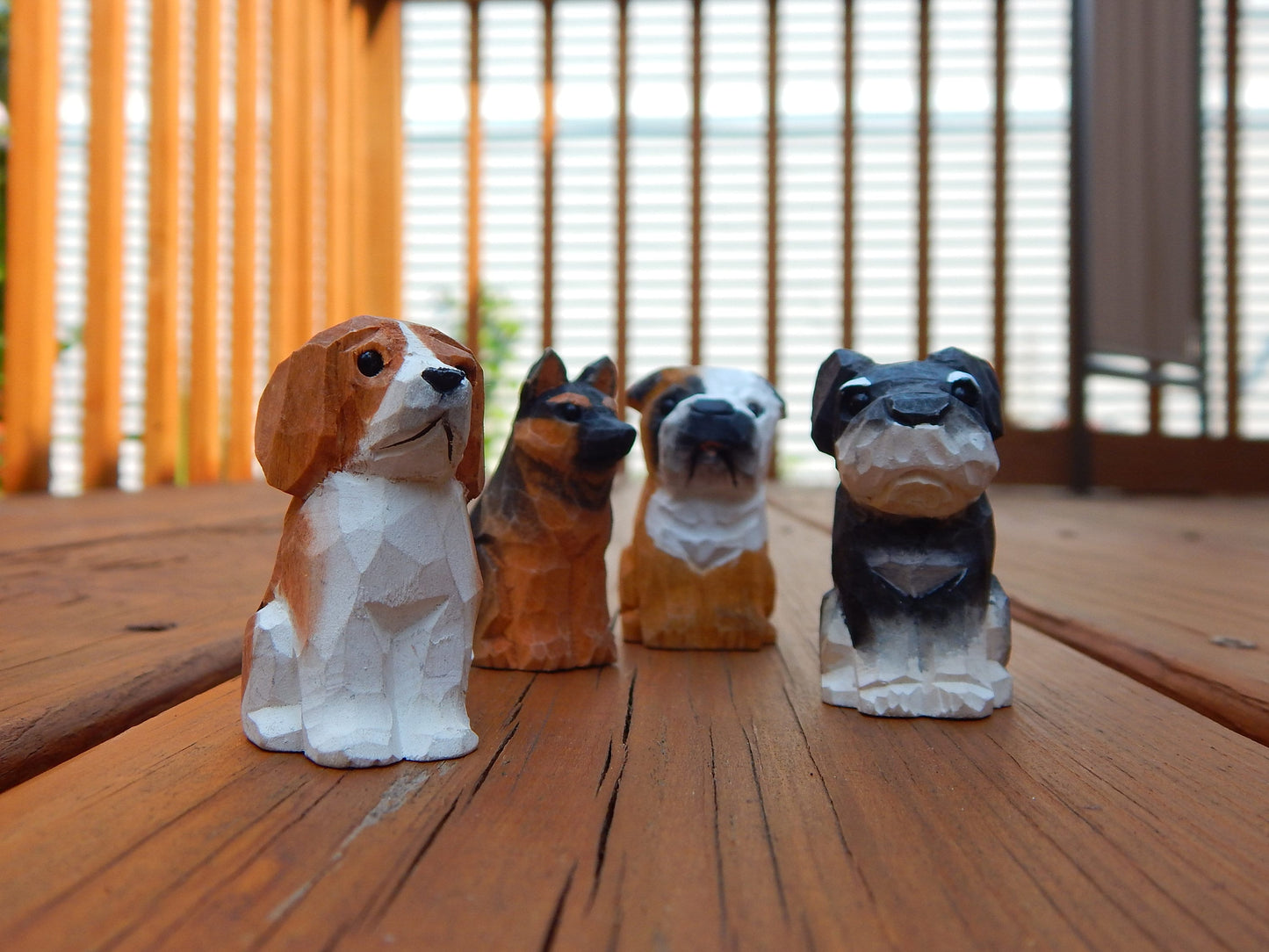 Hand-Carved Wooden German Shepherd Ornament – Mini Dog Figurine Decor