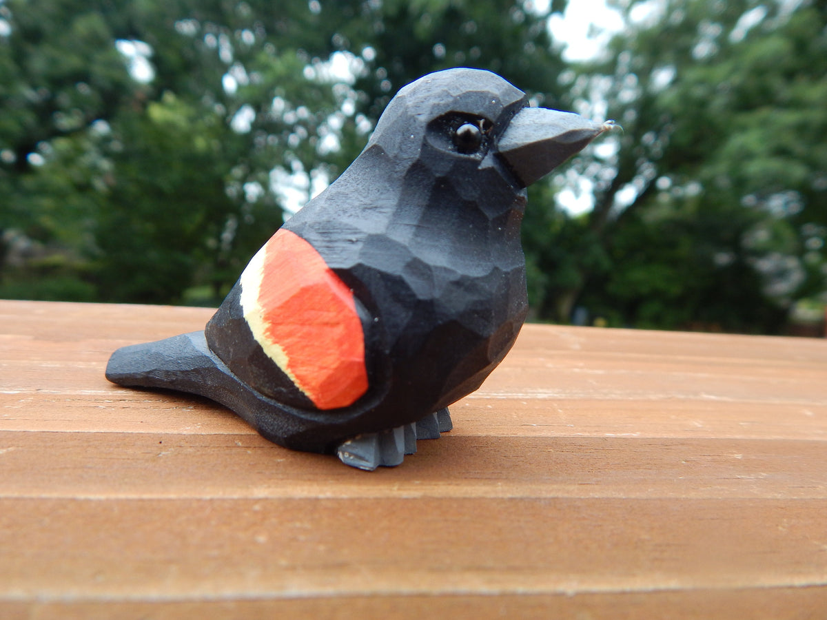 Hand-Carved Wooden Red-Winged Blackbird Figurine – Miniature Bird Art Decor Gift