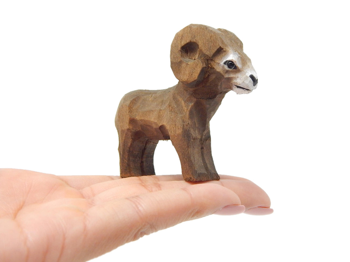 Hand-Carved Wooden Ram Ornament – Rustic Big Horn Holiday Hanging Decor Figurine