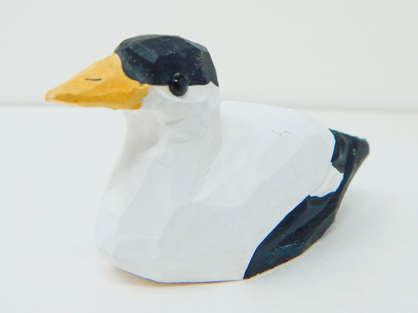 Hand-Carved Wooden Eider Duck Figurine – Miniature Bird Sculpture Home Decor