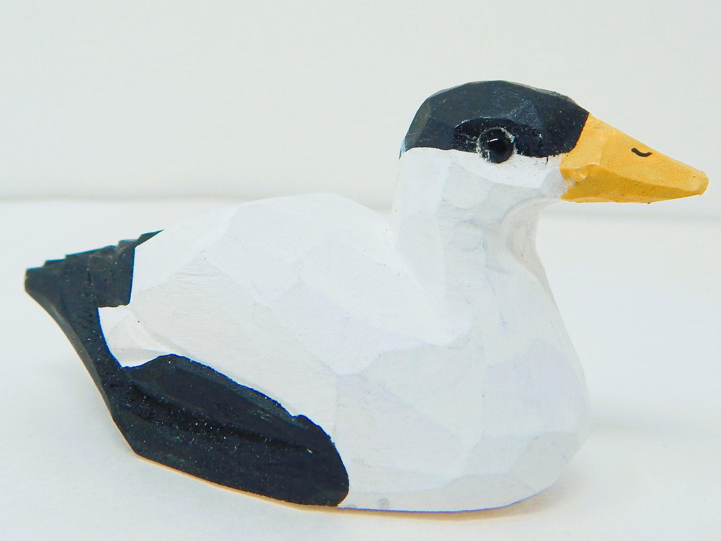 Hand-Carved Wooden Eider Duck Figurine – Miniature Bird Sculpture Home Decor