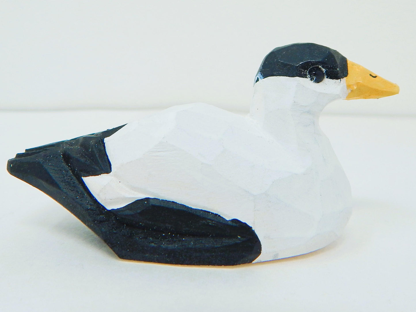 Hand-Carved Wooden Eider Duck Figurine – Miniature Bird Sculpture Home Decor