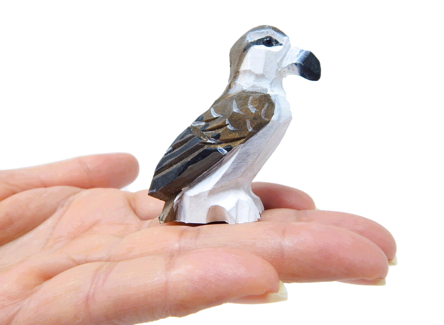 Hand-Carved Wooden Osprey Figurine – Miniature Sea Hawk Bird Home Decor Gift