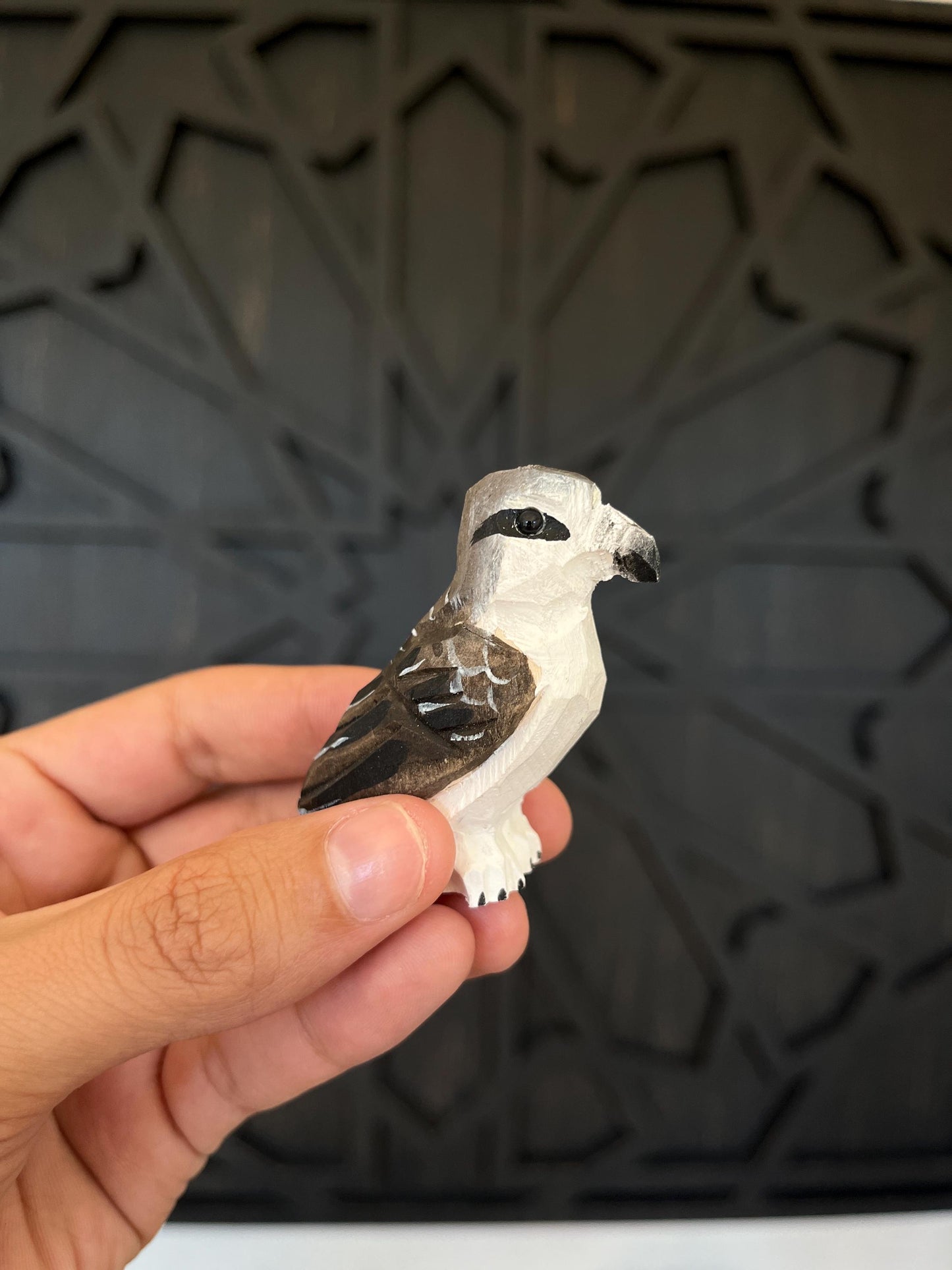Hand-Carved Wooden Osprey Figurine – Miniature Sea Hawk Bird Home Decor Gift