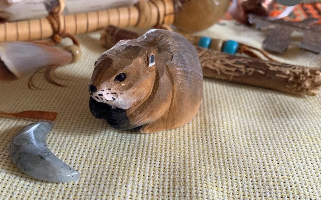 Hand-Carved Wooden Beaver Ornament – Rustic Mini Animal Decor