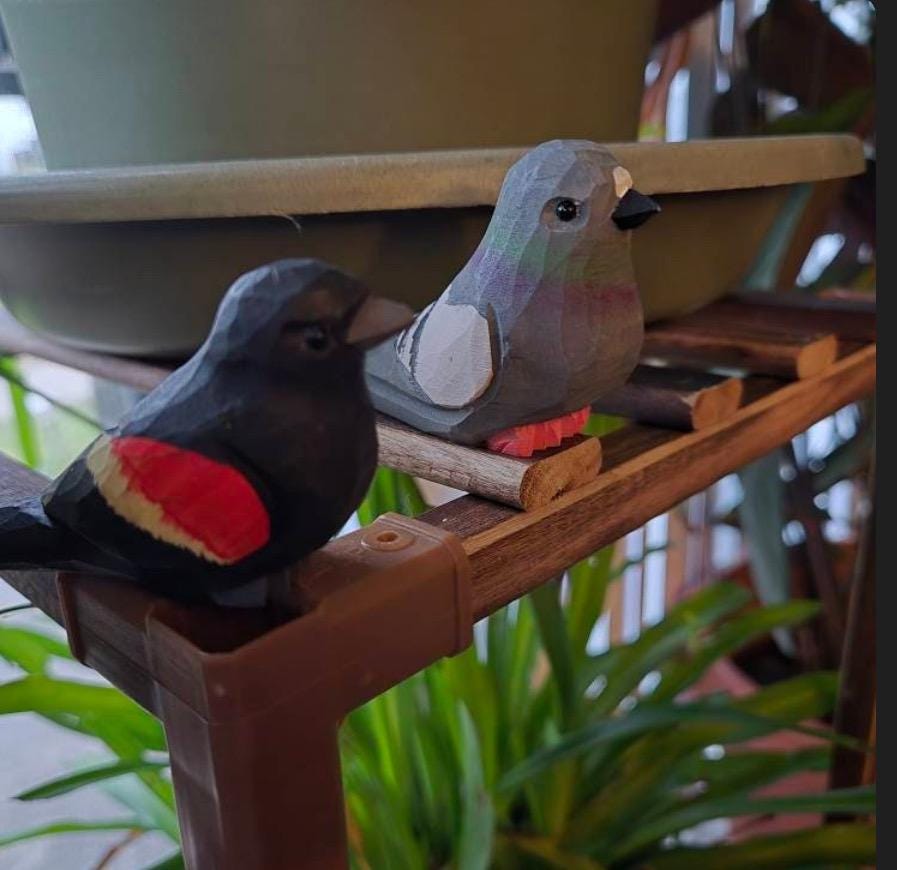 Hand-Carved Wooden Red-Winged Blackbird Figurine – Miniature Bird Art Decor Gift