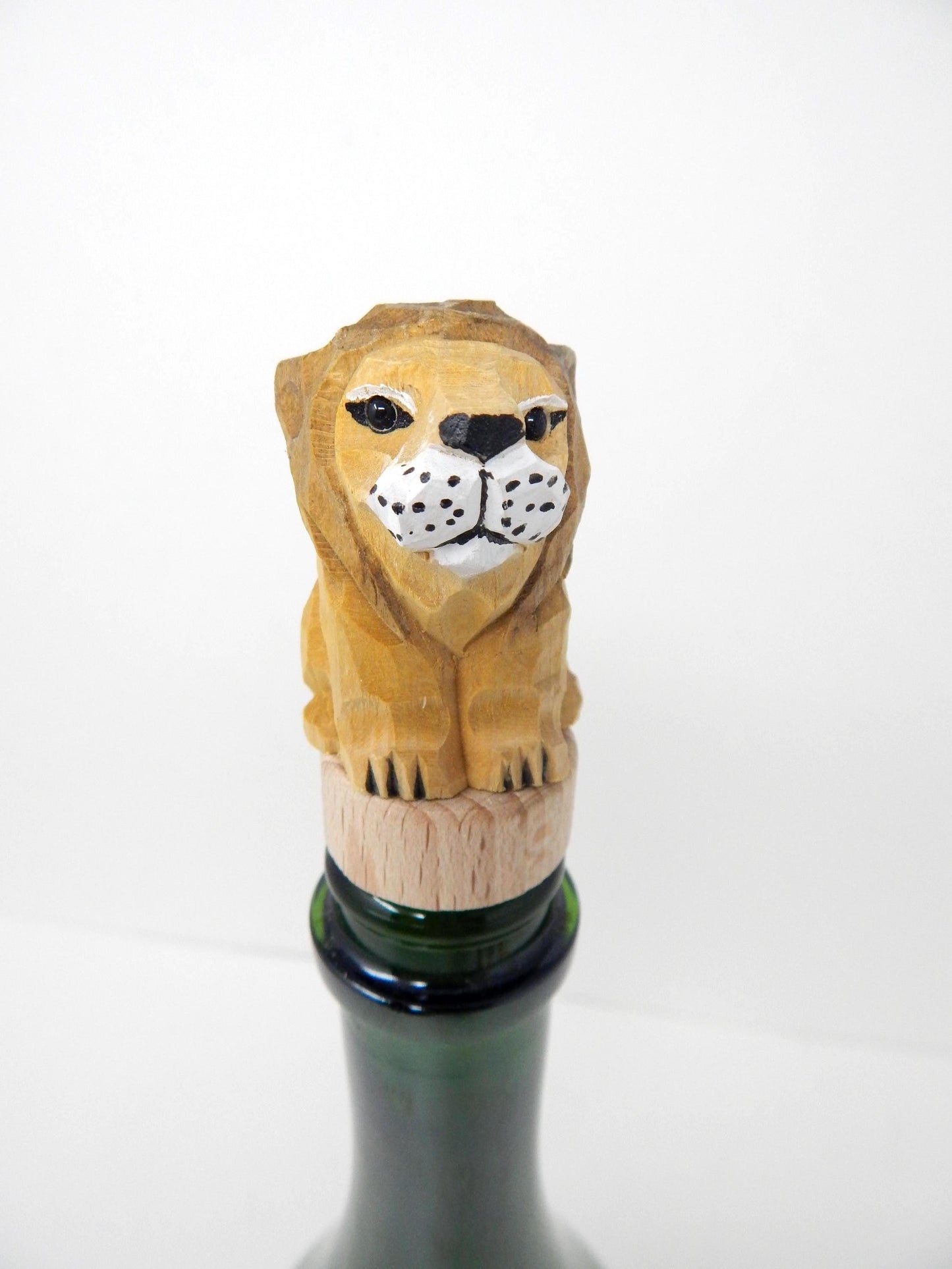 Hand-Carved Wooden Lion Wine Stopper – Rustic Bottle Plug