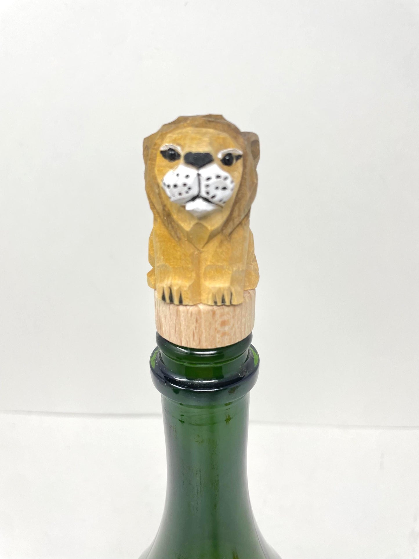 Hand-Carved Wooden Lion Wine Stopper – Rustic Bottle Plug