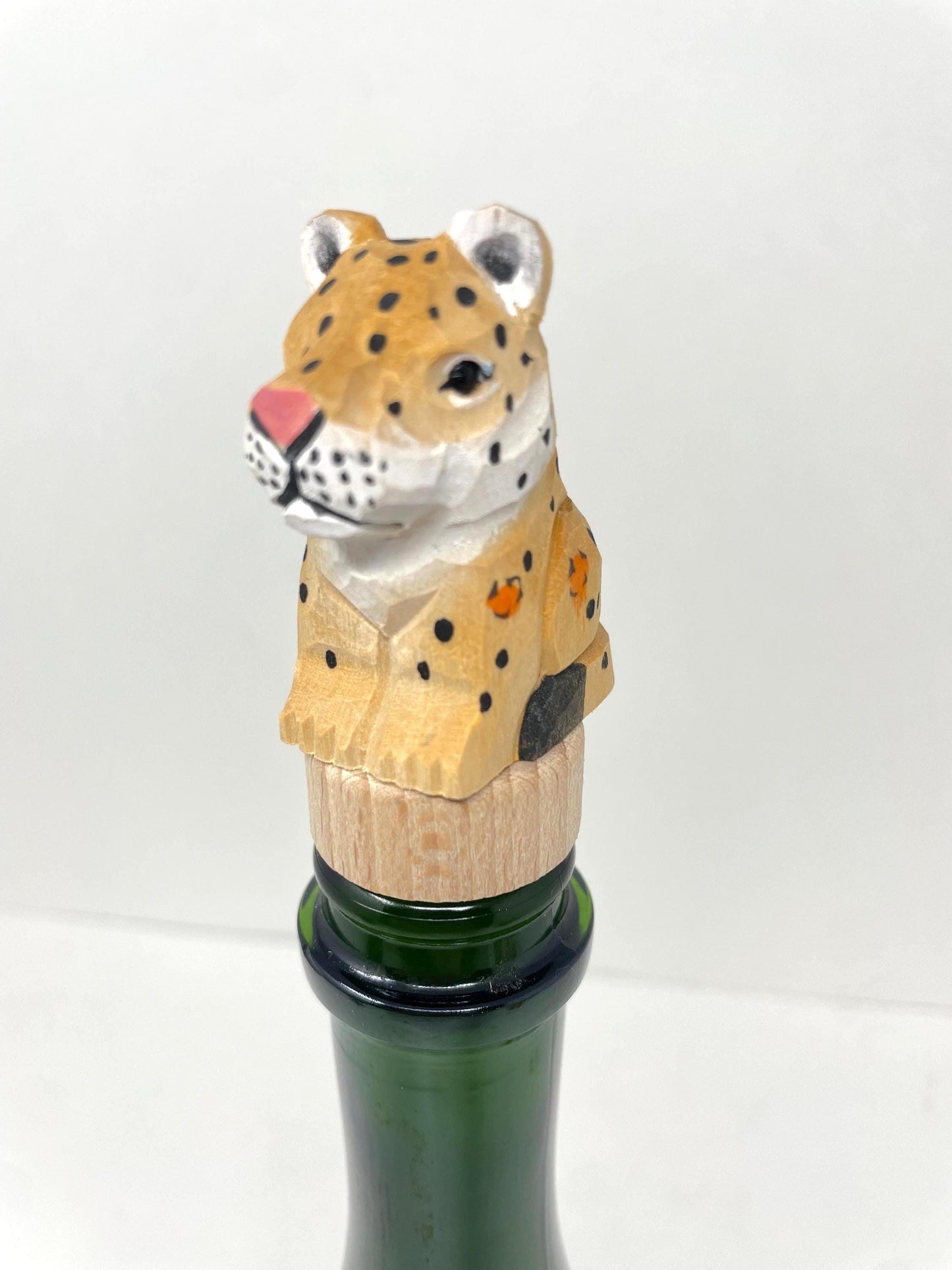 Hand-Carved Wooden Leopard Wine Stopper – Rustic Bottle Plug