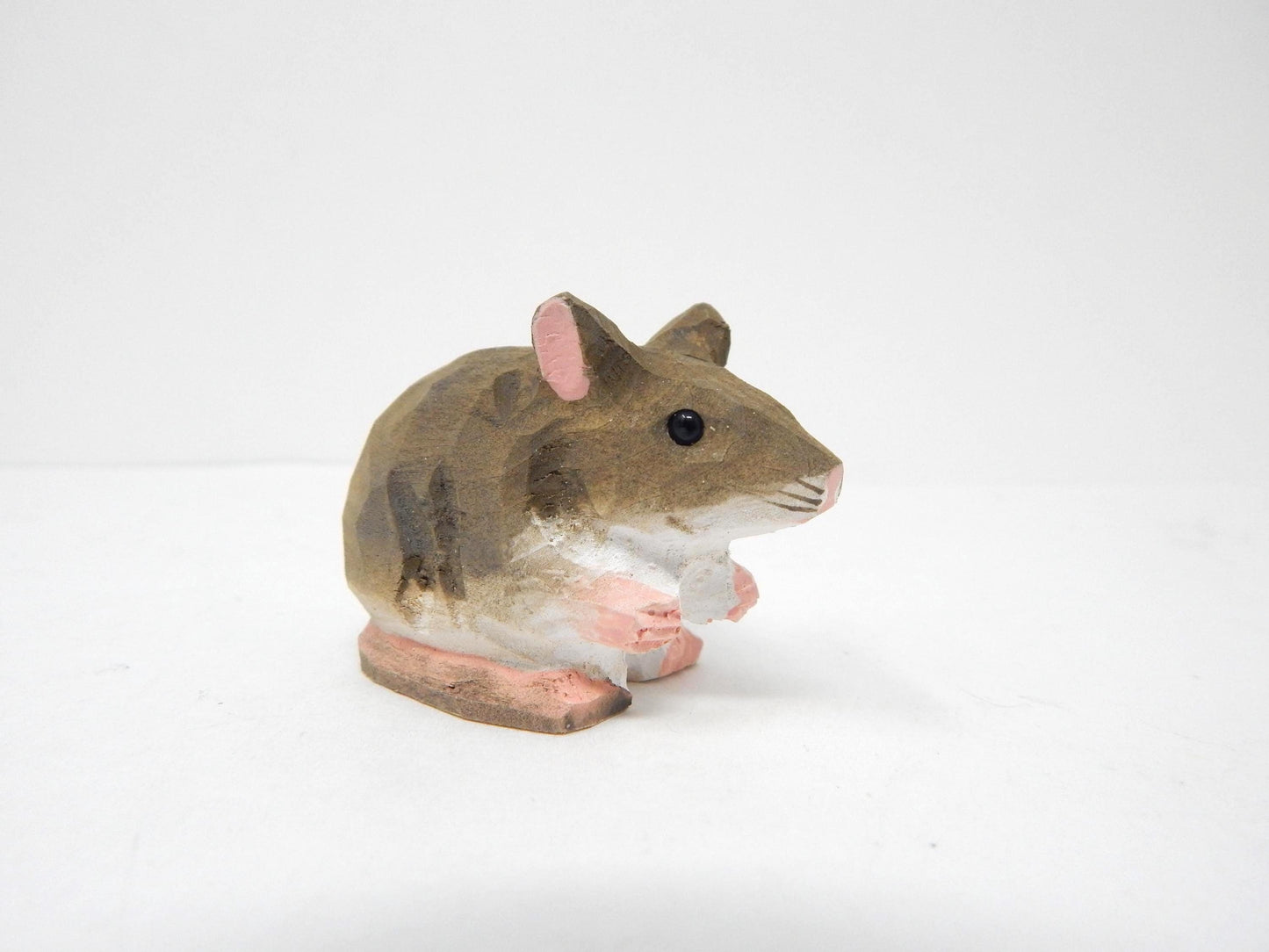 Hand-Carved Wooden Mouse Wine stopper: Miniature Rodent Collectible Décor