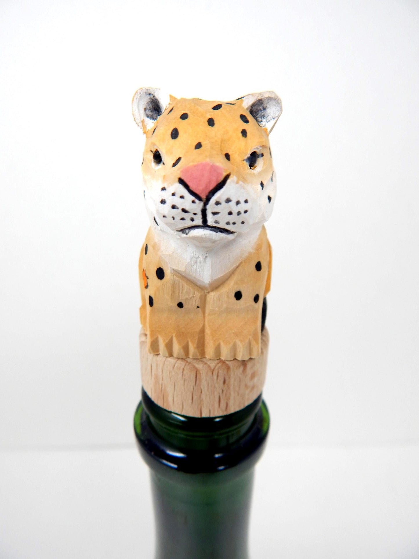 Hand-Carved Wooden Leopard Wine Stopper – Rustic Bottle Plug
