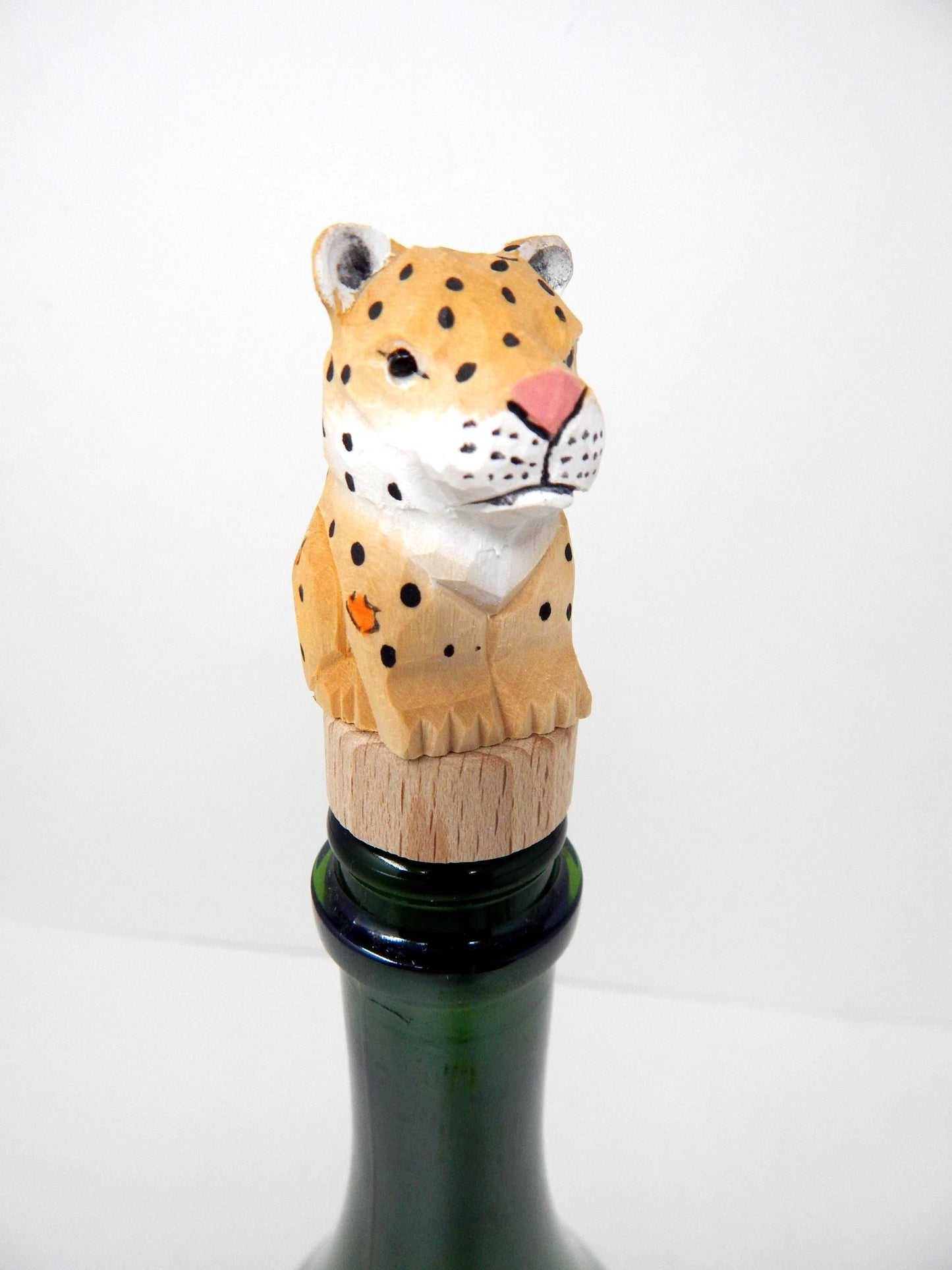 Hand-Carved Wooden Leopard Wine Stopper – Rustic Bottle Plug