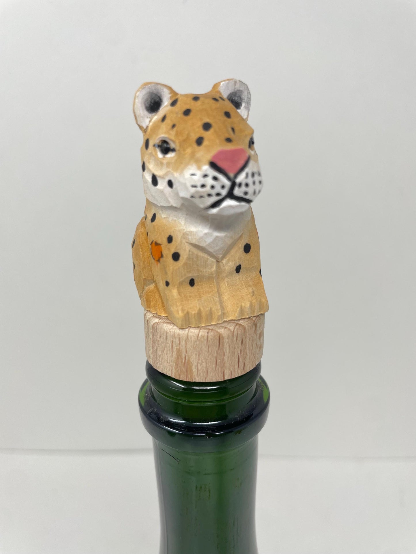 Hand-Carved Wooden Leopard Wine Stopper – Rustic Bottle Plug