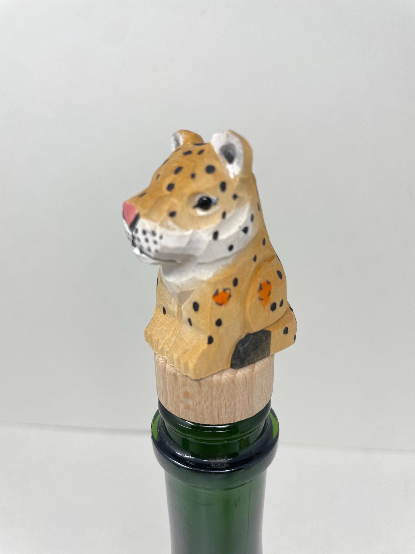 Hand-Carved Wooden Leopard Wine Stopper – Rustic Bottle Plug