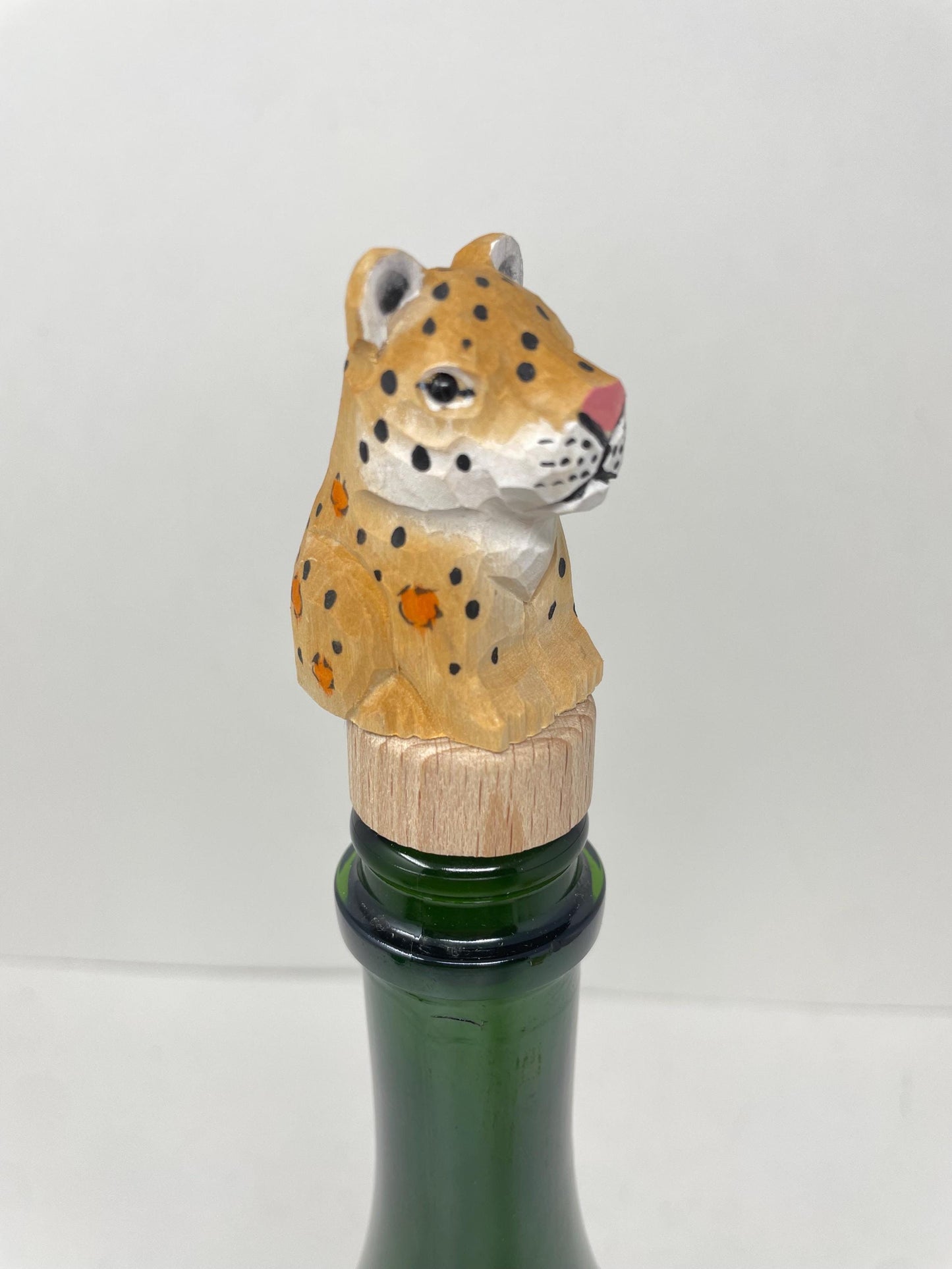 Hand-Carved Wooden Leopard Wine Stopper – Rustic Bottle Plug