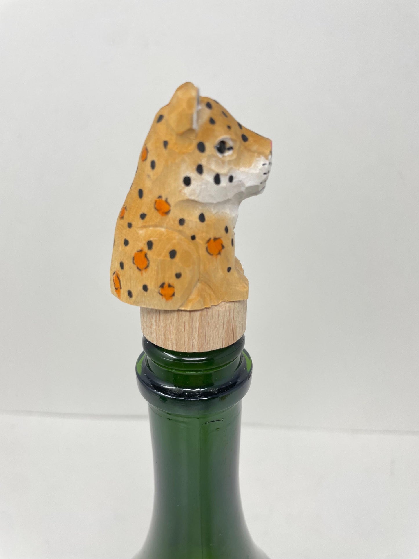 Hand-Carved Wooden Leopard Wine Stopper – Rustic Bottle Plug