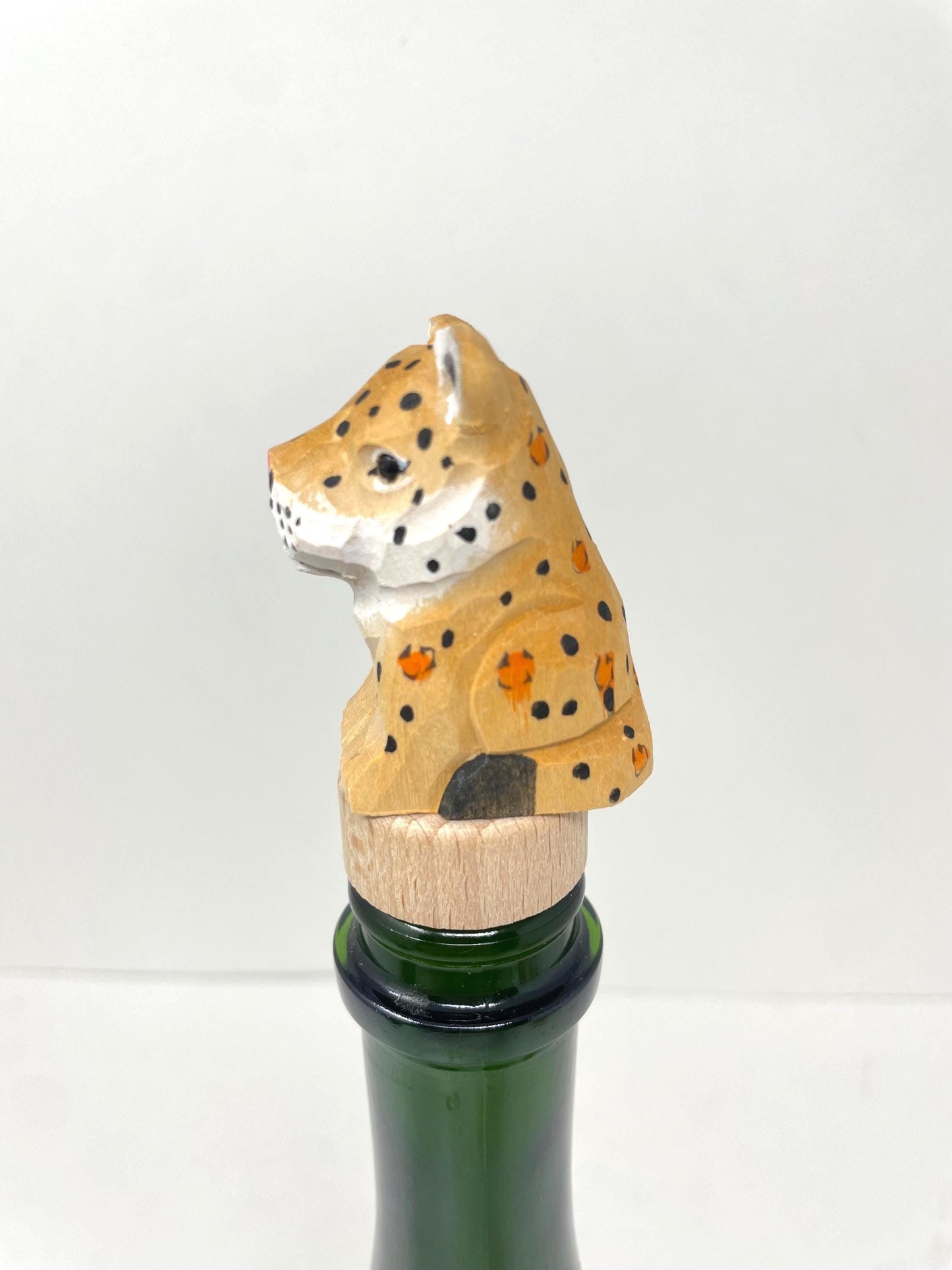 Hand-Carved Wooden Leopard Wine Stopper – Rustic Bottle Plug