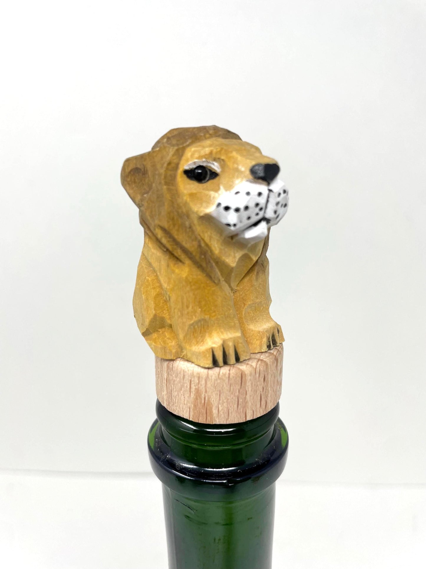 Hand-Carved Wooden Lion Wine Stopper – Rustic Bottle Plug