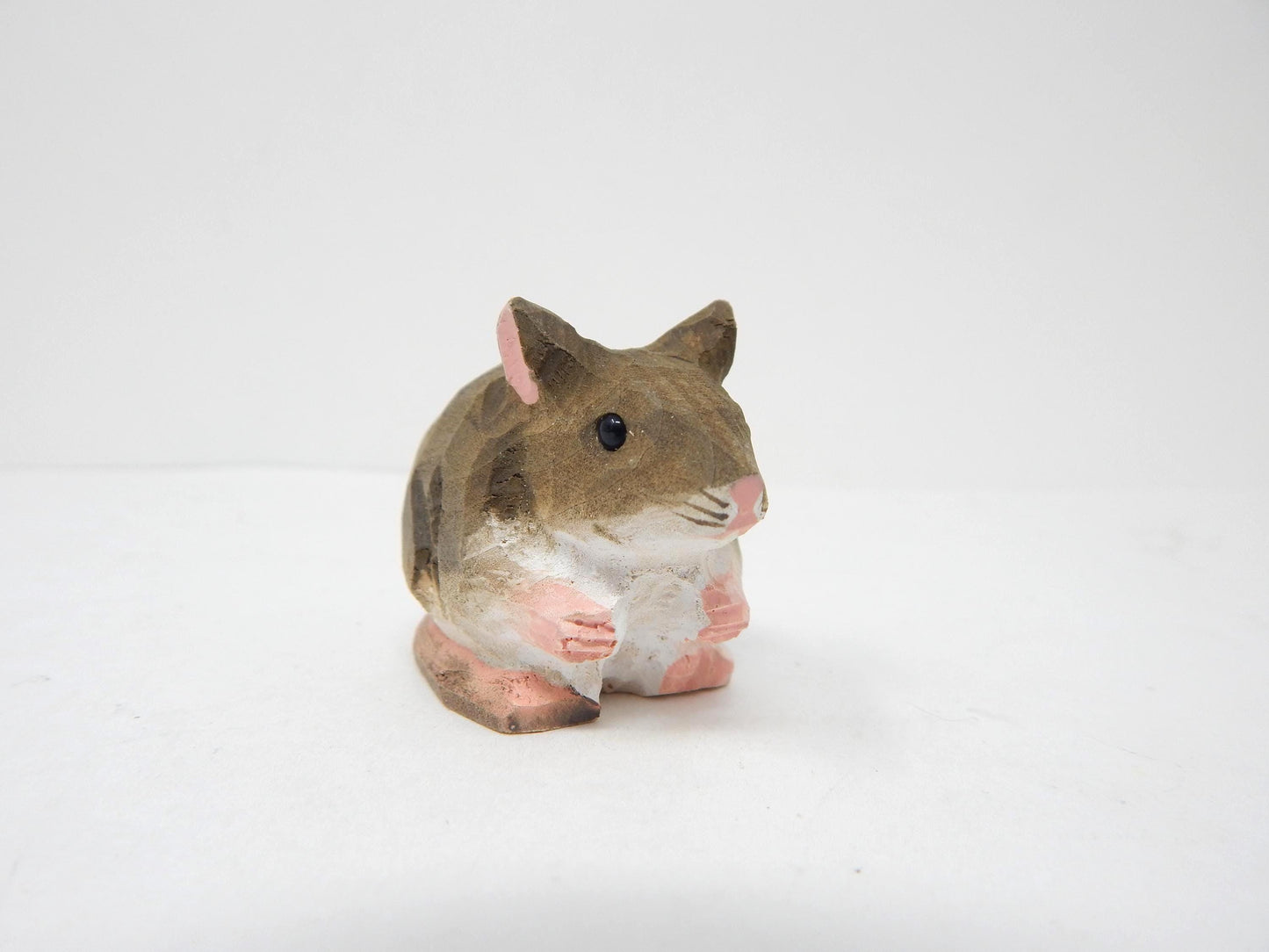 Hand-Carved Wooden Mouse Wine stopper: Miniature Rodent Collectible Décor