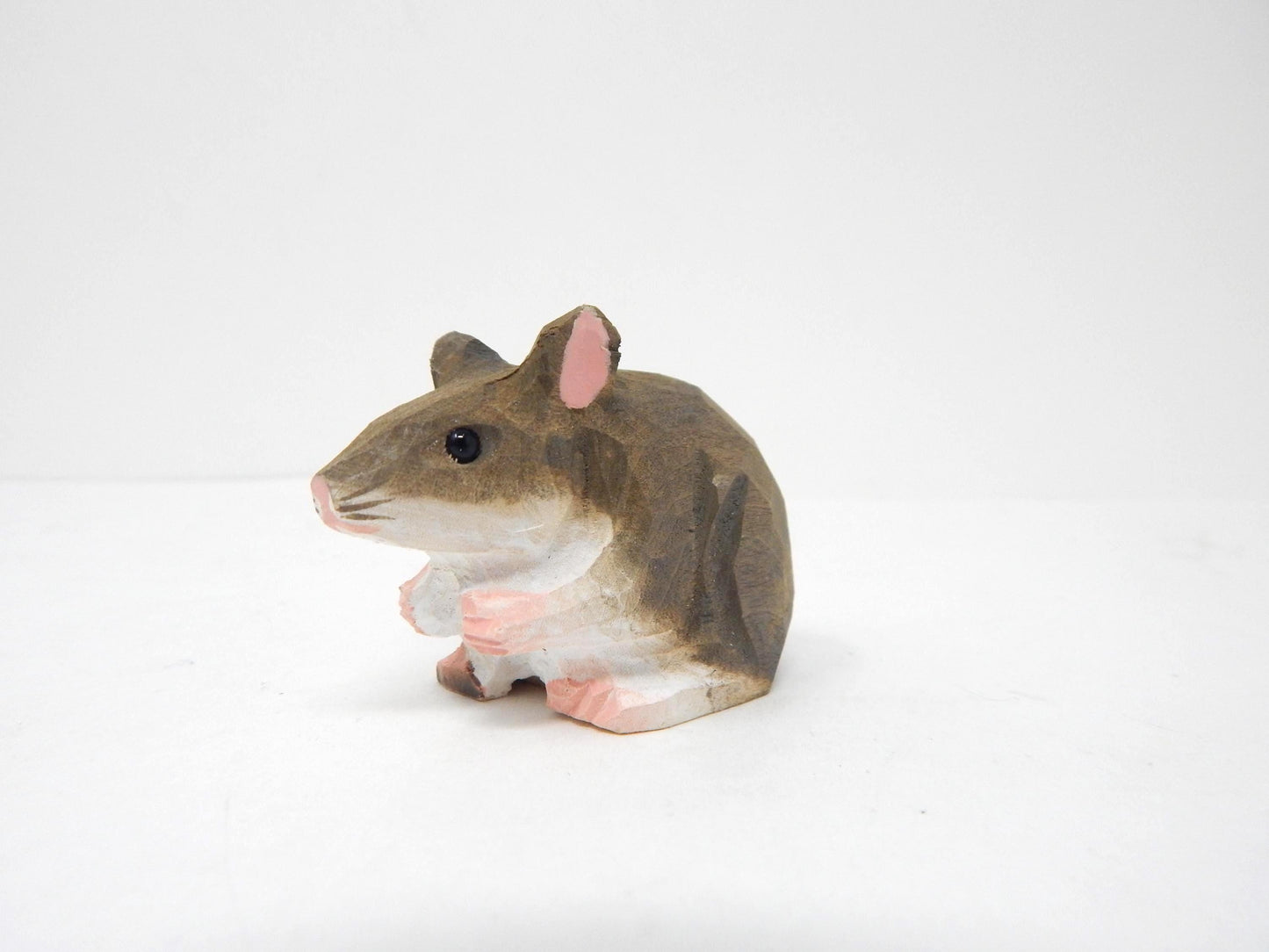 Hand-Carved Wooden Mouse Wine stopper: Miniature Rodent Collectible Décor